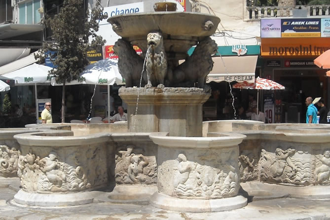 Exploring the Heraklion Archaeological Museum exhibits in Crete